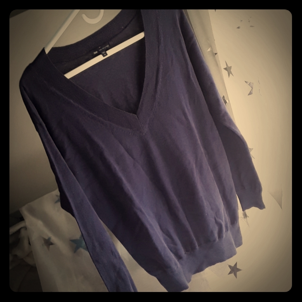 💙V-Neck "Sweater" Tee GAP Brand, sz M NAVY BLUE💙